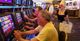 Fitur bonus Free Spins dan Multiplier di Sweet Bonanza dengan simbol-simbol khusus